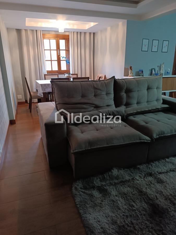 Casa à venda com 3 quartos, 219m² - Foto 1