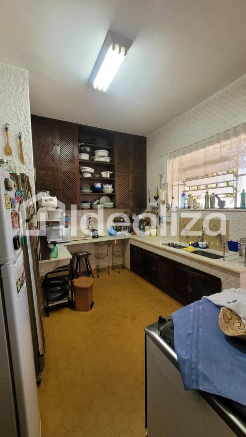 Casa à venda com 3 quartos, 2670m² - Foto 27