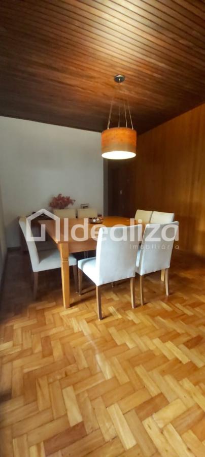 Casa à venda com 3 quartos, 428m² - Foto 1